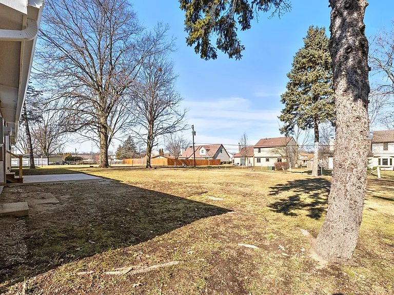 1514 W Dupont Rd — Photo 43
