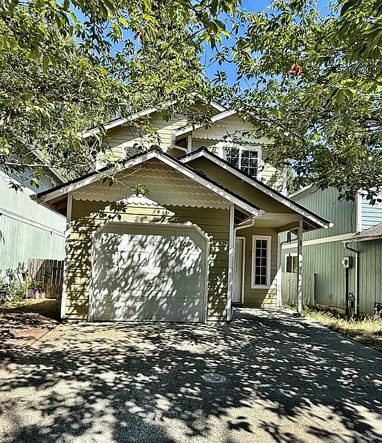 88 NW Lopez Ln