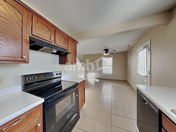 4th image of 1420 Dowell St