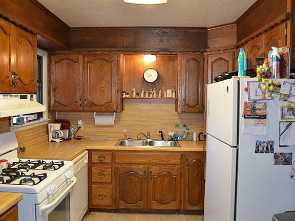 2nd image of 203 S Holly St