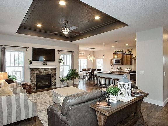 5th image of 960 Olive Ct