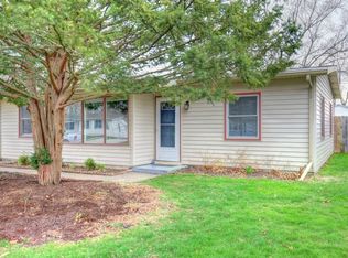 1405 Hollycrest Dr, Champaign, IL 61821