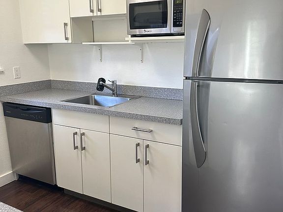 2nd image of 117 SE 30th Pl #4