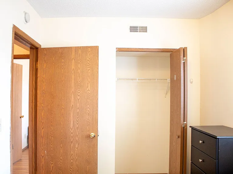 905 W Oregon St — Photo 42