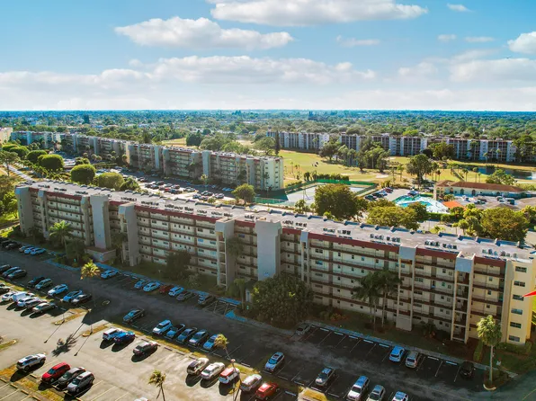 3590 Via Poinciana #416, Lake Worth, FL 33467