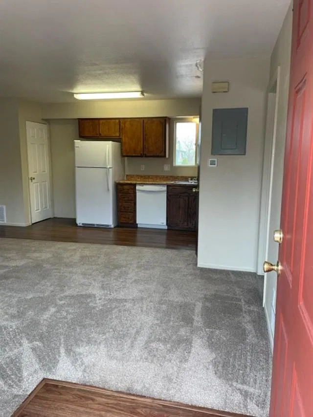 2 bed, 800 sqft, $1,300 — Photo 3