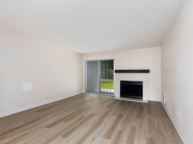 Westhampton Apartments — Photo 10