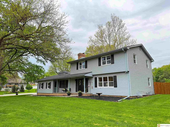 1016 Meadow Rd, Omaha, NE 68154