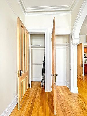 3rd image of 122 E 64th St APT 3F
