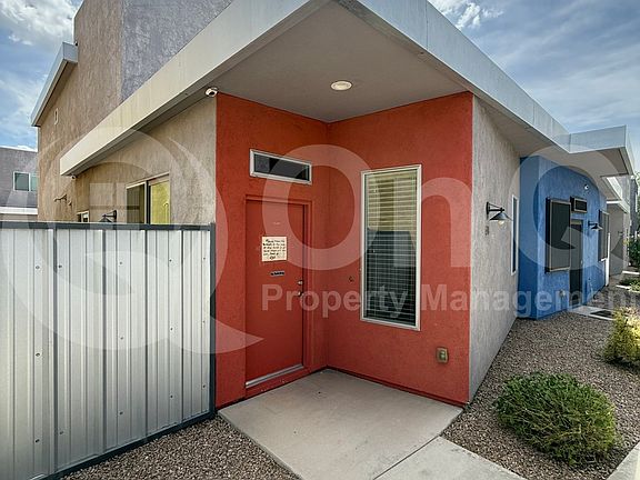 3rd image of 833 E Park Modern Dr