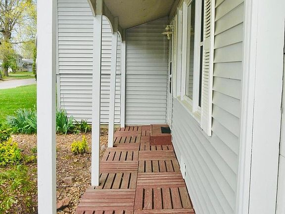 3rd image of 1001 S Emerald Ln