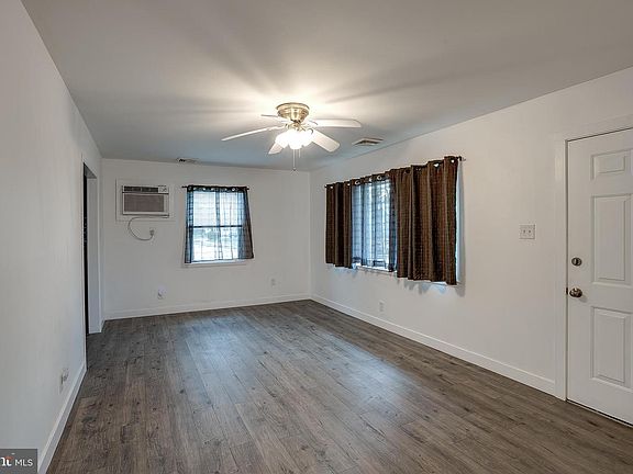 3rd image of 32 S Rose Ln
