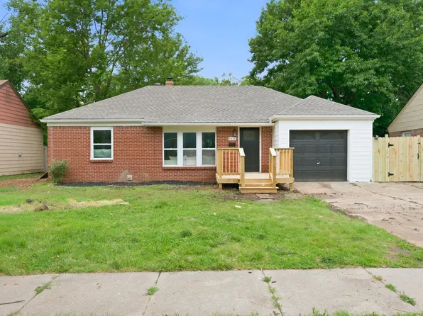 1833 S Parkwood Ln, Wichita, KS 67218