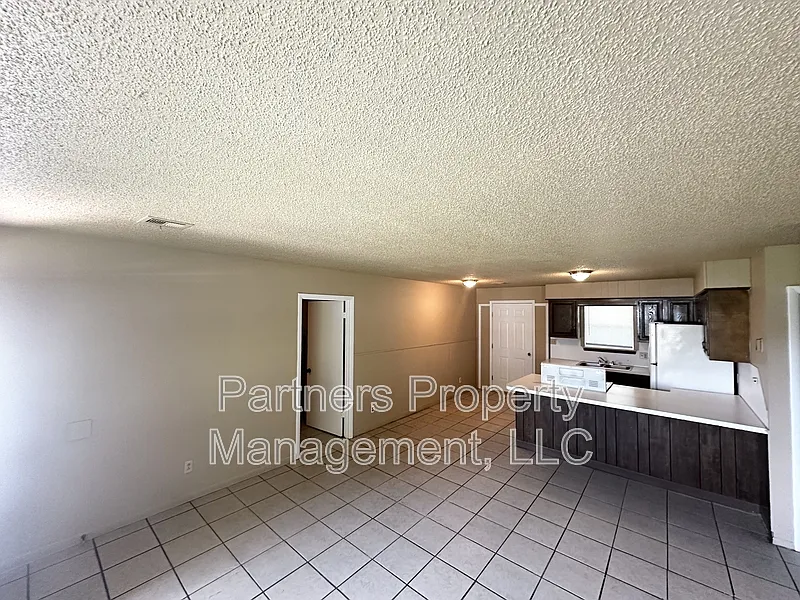 2 bed, 1.0 bath, 800 sqft, $895 — Photo 4