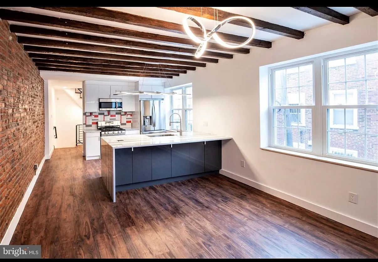 3 bed, 1335 sqft, $3,100 — Photo 3