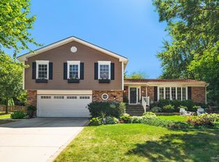 2076 Gladstone Dr, Wheaton, IL