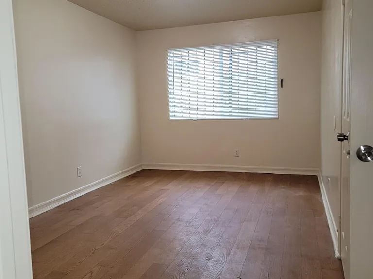 3732 E Live Oak St — Photo 5