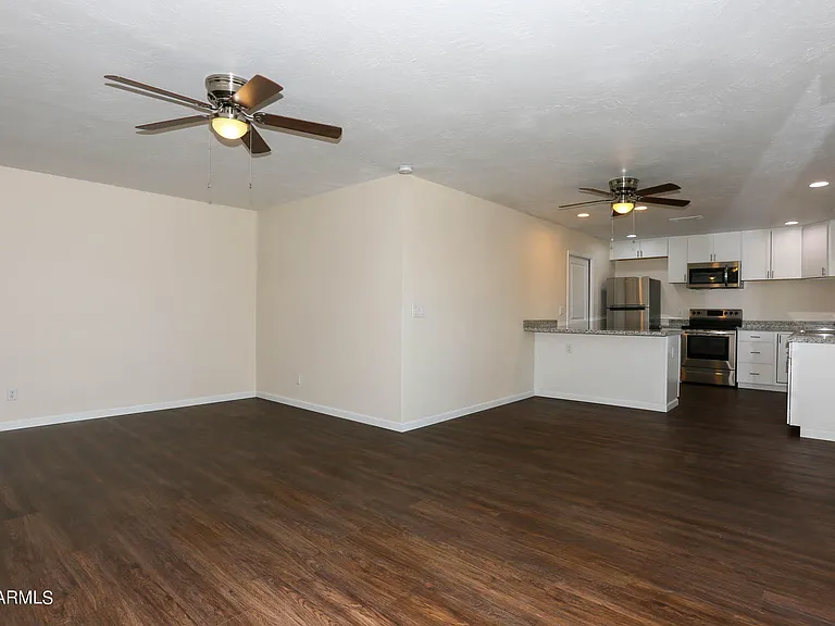 6226 S Hazelton Ln — Photo 2