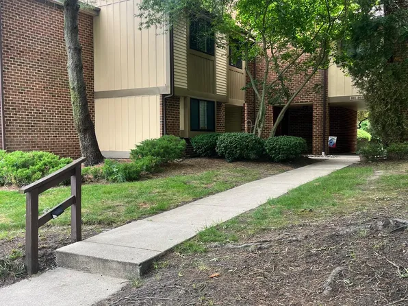802 Cypress Point Cir #B, Mount Laurel, NJ 08054