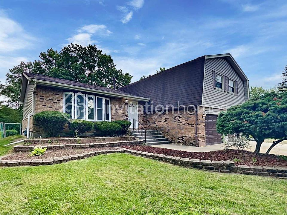 1st image of 23017 Lakeshore Dr