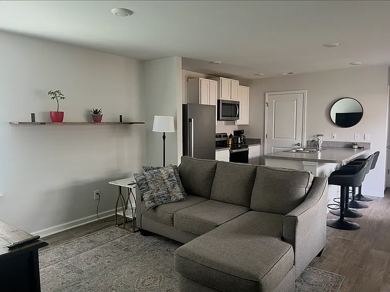 1011 Course Ln — Photo 4