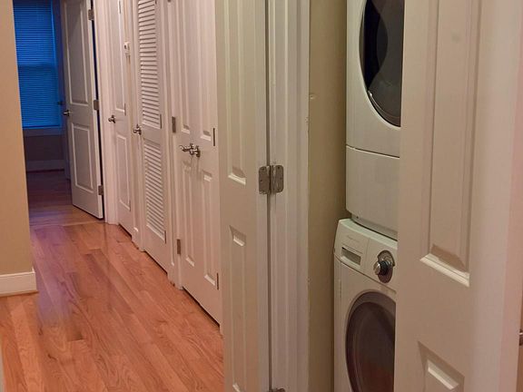 Washer/Dryer, Tons of Storage