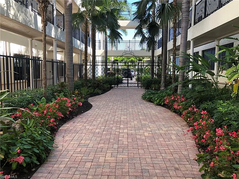 1400 Gulf Shore Blvd N #310 — Photo 2