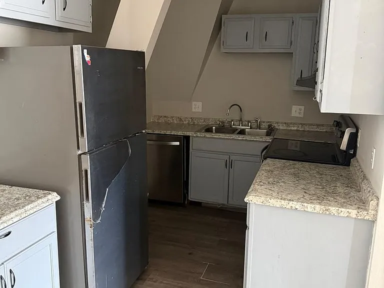 3350 McFaddin St — Photo 2