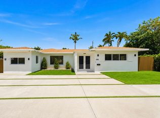 10800 Peachtree Dr, Miami, FL 33161