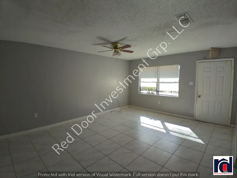 3831 NE 41st St — Photo 3