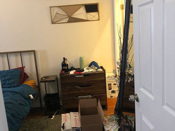 5th image of 2410 W Potomac Ave