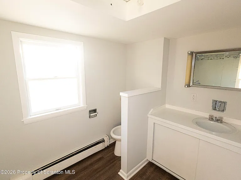 418 E Market St — Photo 16