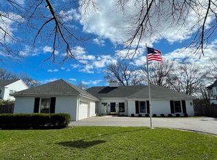 1225 W Deerpath, Lake Forest, IL 60045