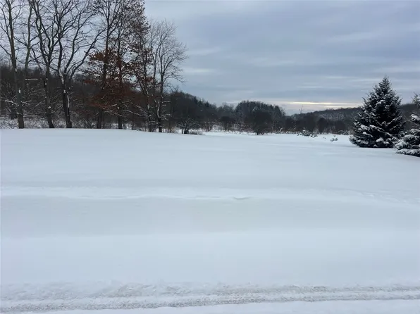 6637 Filley Rd, Erie, PA 16510