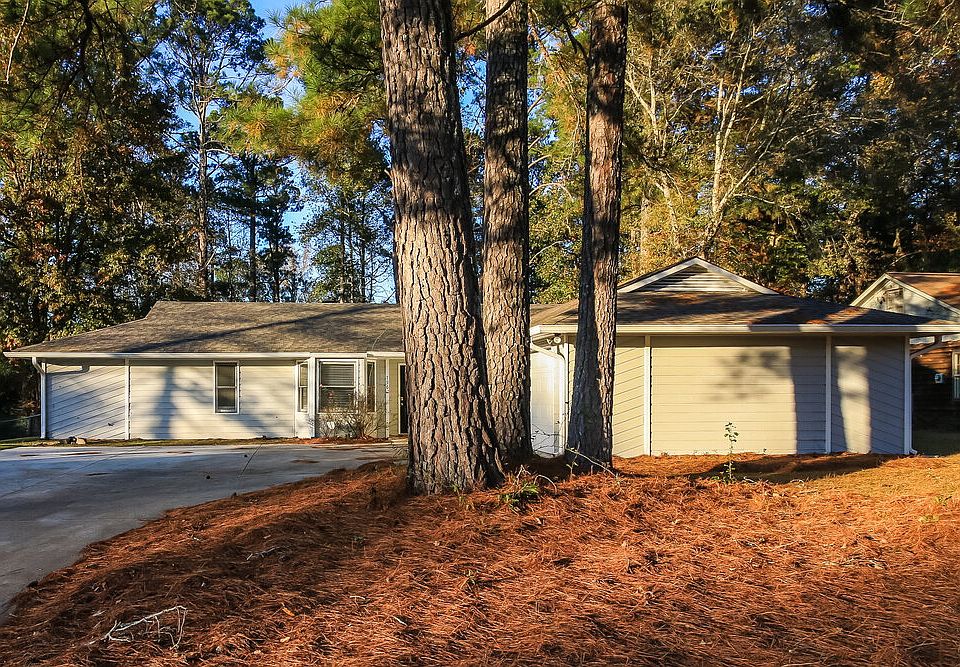 1st image of 796 Greenwood Trl SE
