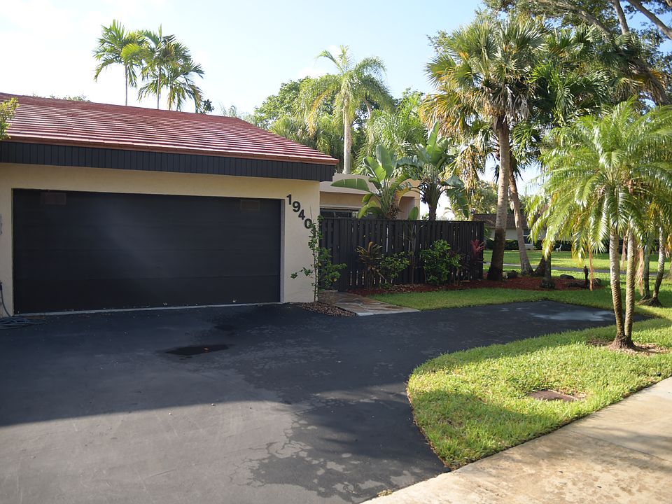 1st image of 19401 E Lake Dr