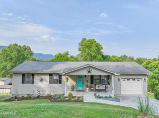 121 Evans Rd, Jacksboro, TN 37757