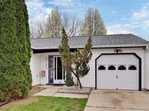 4th image of 104 Virginia Dr