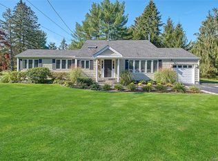 16 Kathleen Ln, Mount Kisco, NY 10549