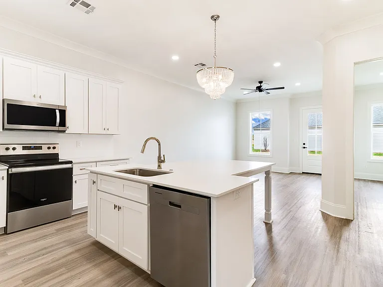 102 Perth Pl — Photo 32