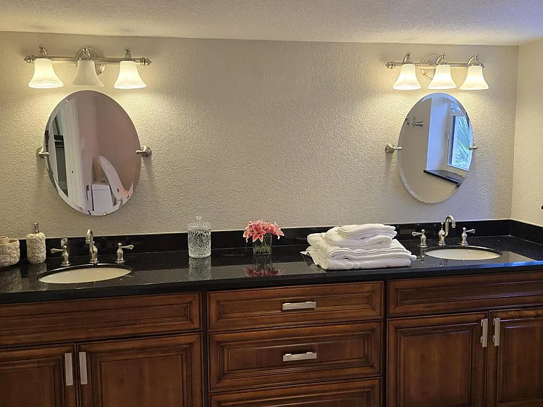 7580 Regency Lake Dr #402 — Photo 22