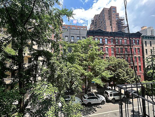 5th image of 444 E 78th St APT 9