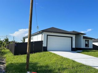 2505 26th St W, Lehigh Acres, FL 33971