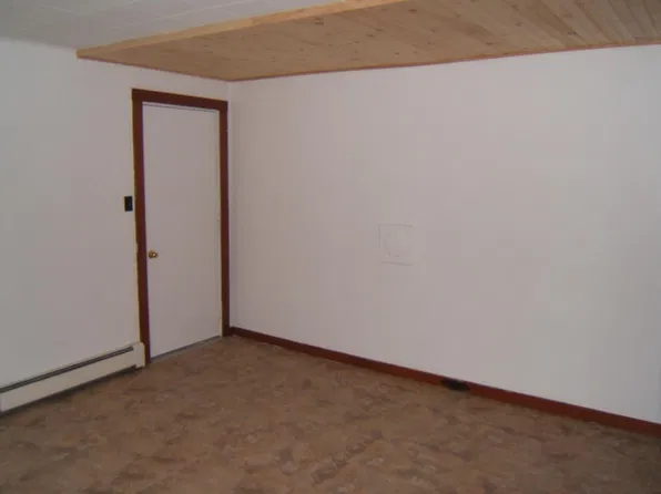 13 Exchange St APT 6, Gorham, NH 03581