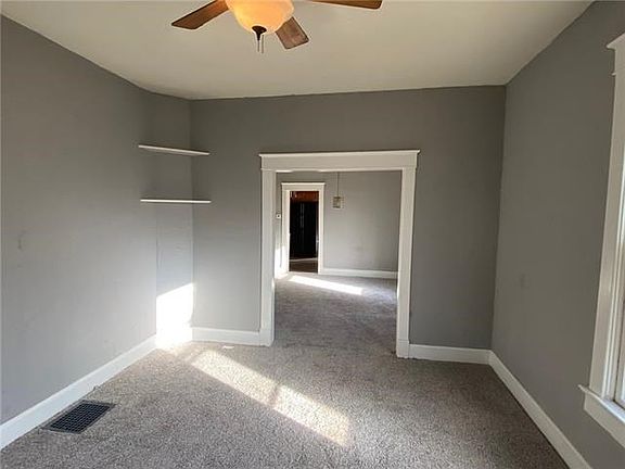 2nd image of 115 S Willow Ave