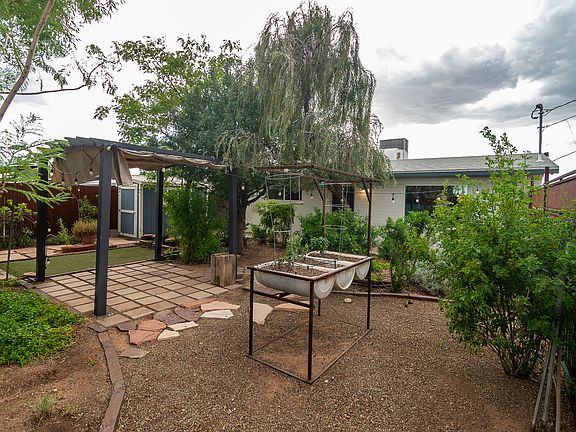 4th image of 607 E Blacklidge Dr