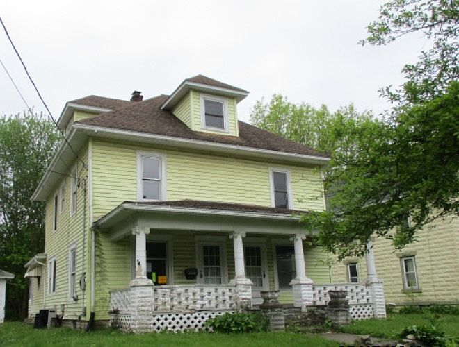1st image of 528 E Main St