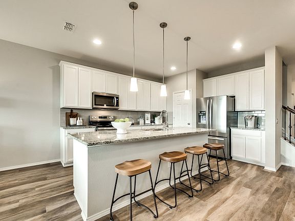 Model Representation - Spacious island kitchen with eat-in bartop