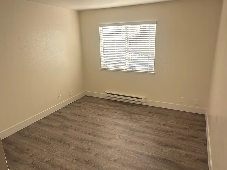 Lakewood Court Apartments — Photo 12