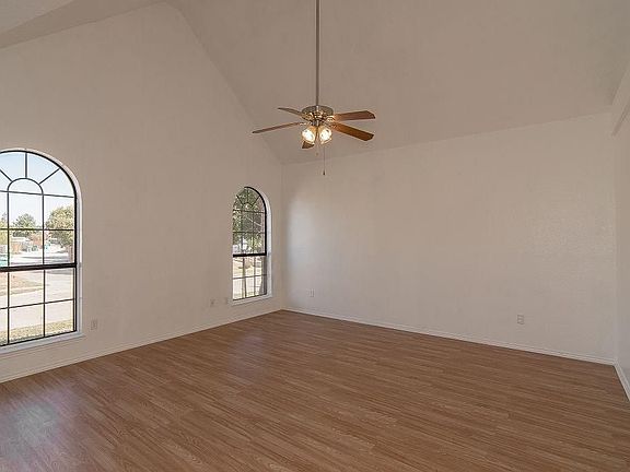 5th image of 1768 Circle Creek Dr